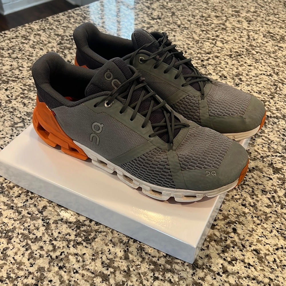 Mens On Cloud running shoe size 12